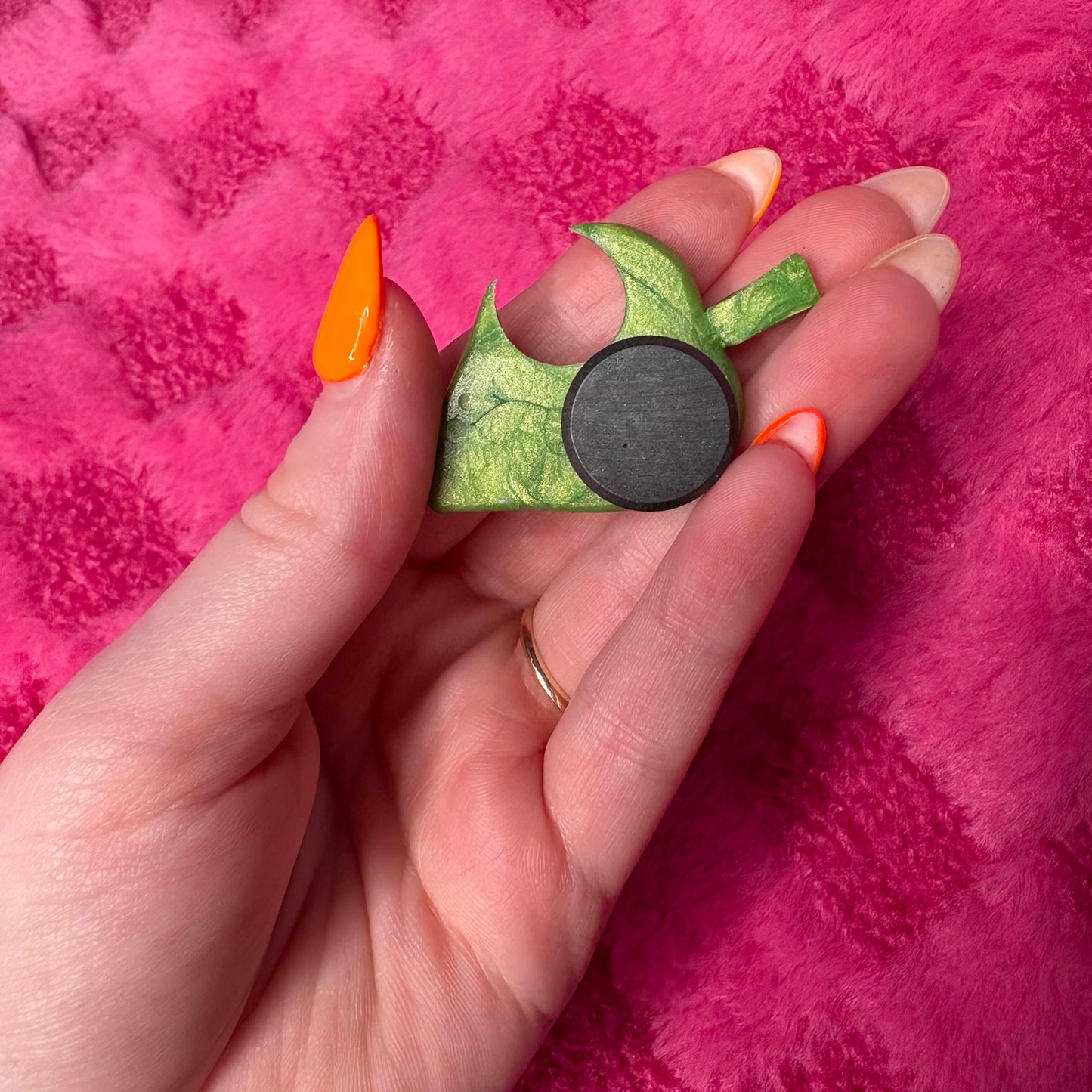 Leaf Magnet
